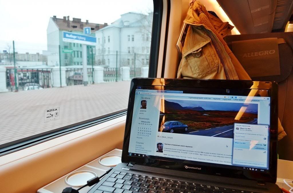 Поезда бесплатные покупки. Ноутбук в поезде. Ноутбук РЖД. Wi-Fi в поезде. Высокоскоростной интернет в поезде.